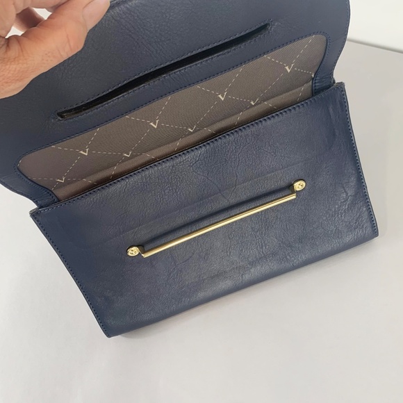 Vince Camuto Convertible Clutch / Purse with Gold Chain Shoulder Strap - Picture 8 of 13